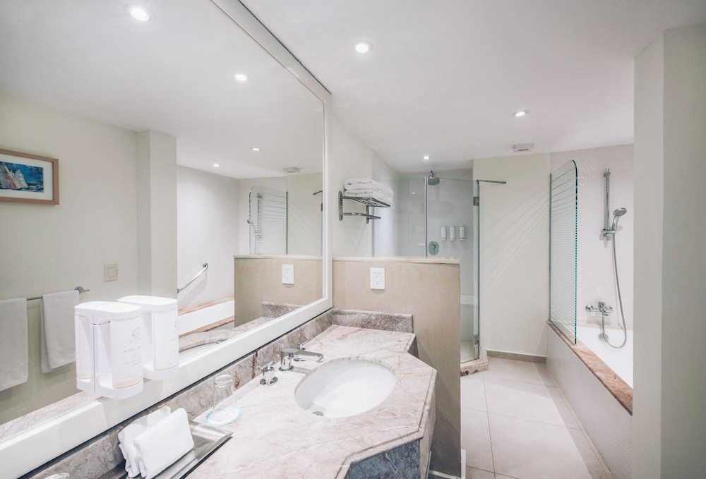 Villa, Oceanfront (swim Out)