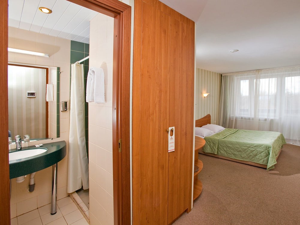 Standard Double or Twin Room photo 3