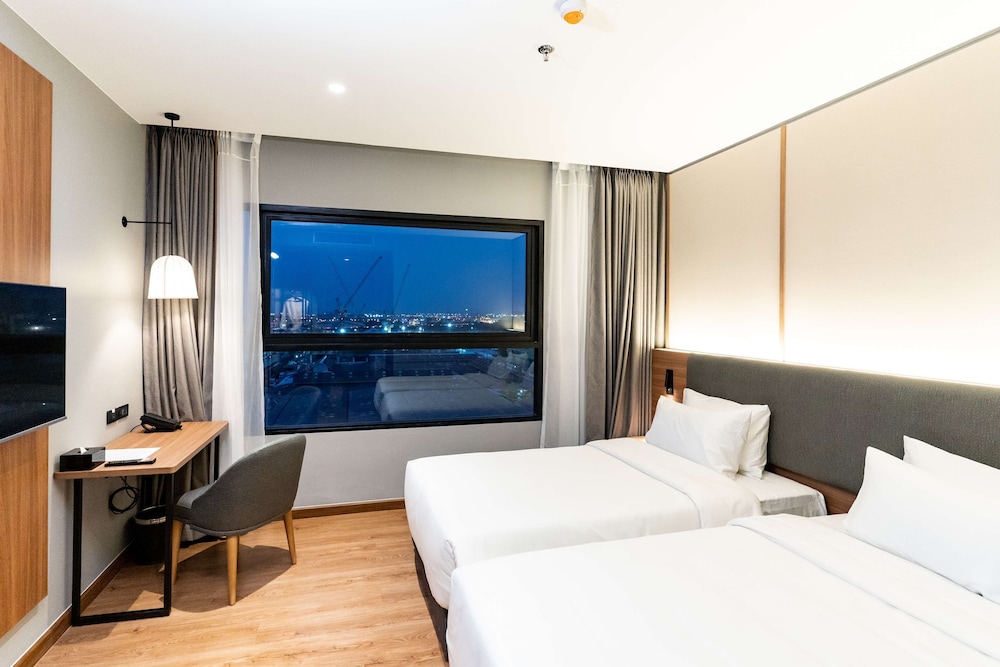 Superior Room, 2 Twin Beds, Non Smoking, City View photo 1