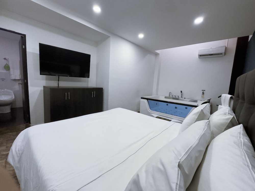 Small 2-Bedroom apartment with jacuzzi photo 2