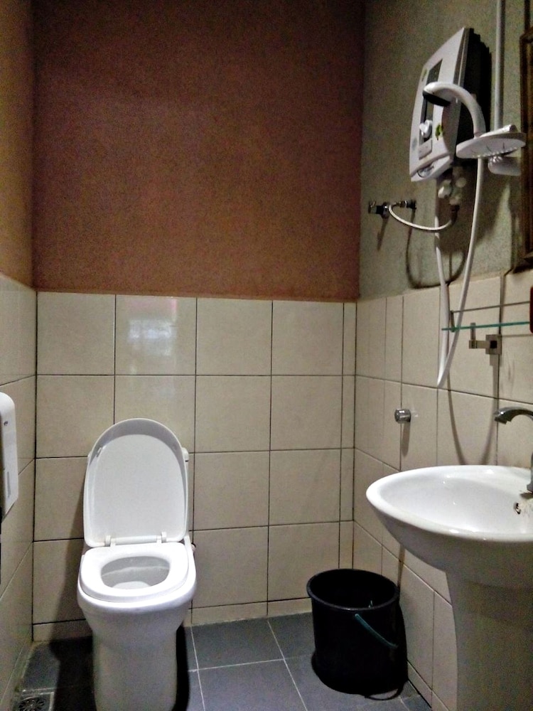 Basic Triple Room photo 2
