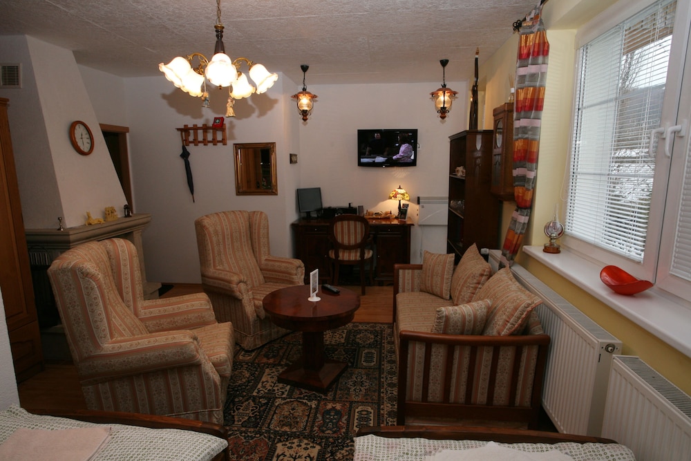 Deluxe Studio Suite, 1 Bedroom, Kitchenette, Garden View