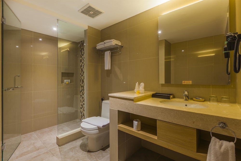 Executive Room, 1 Queen Bed, Non Smoking (Shower Only), photo 6