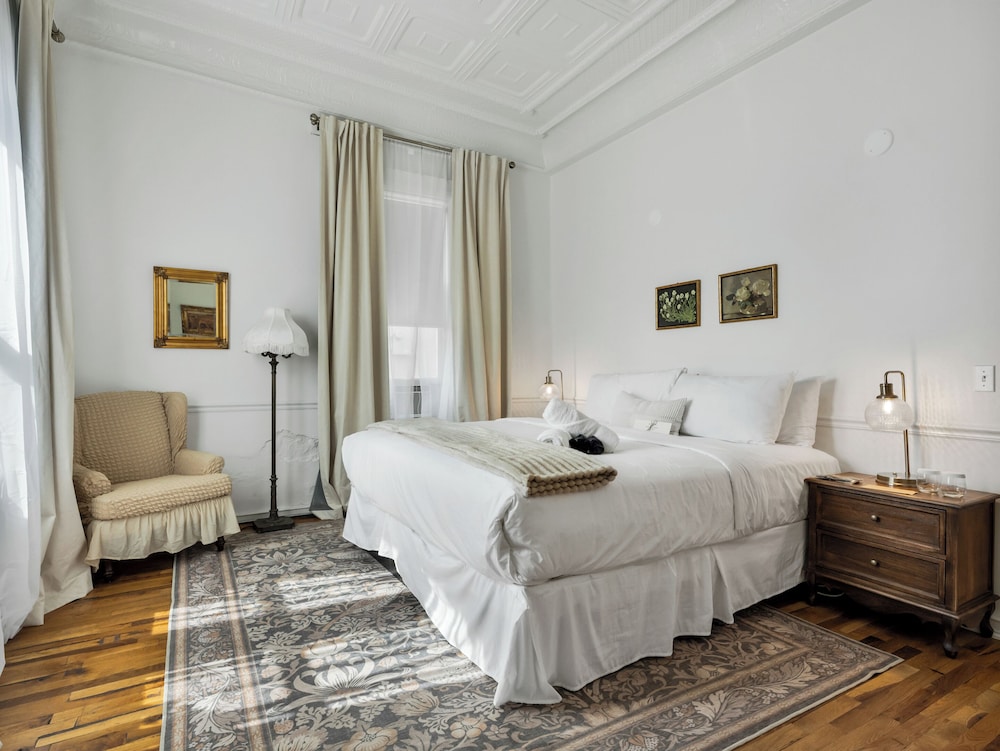 Carriage House Suite 1 photo 1