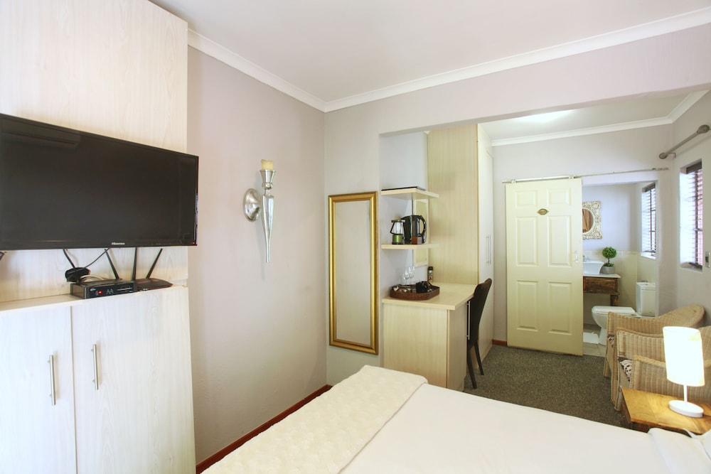 Comfort Double Room, 1 Queen Bed, Pool View photo 1