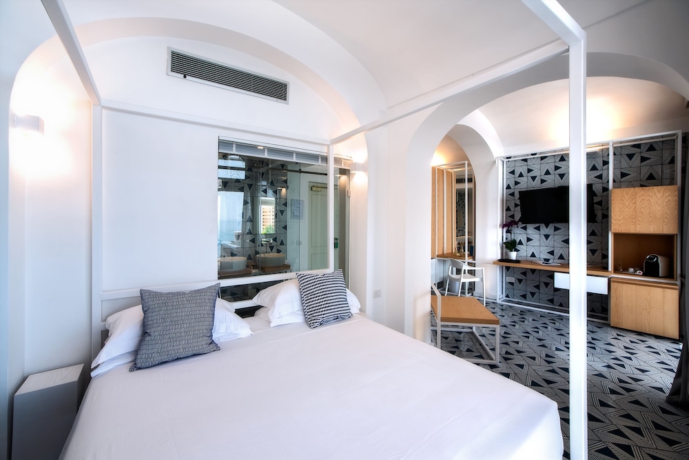 Deluxe Suite wit Spa and sea view photo 2