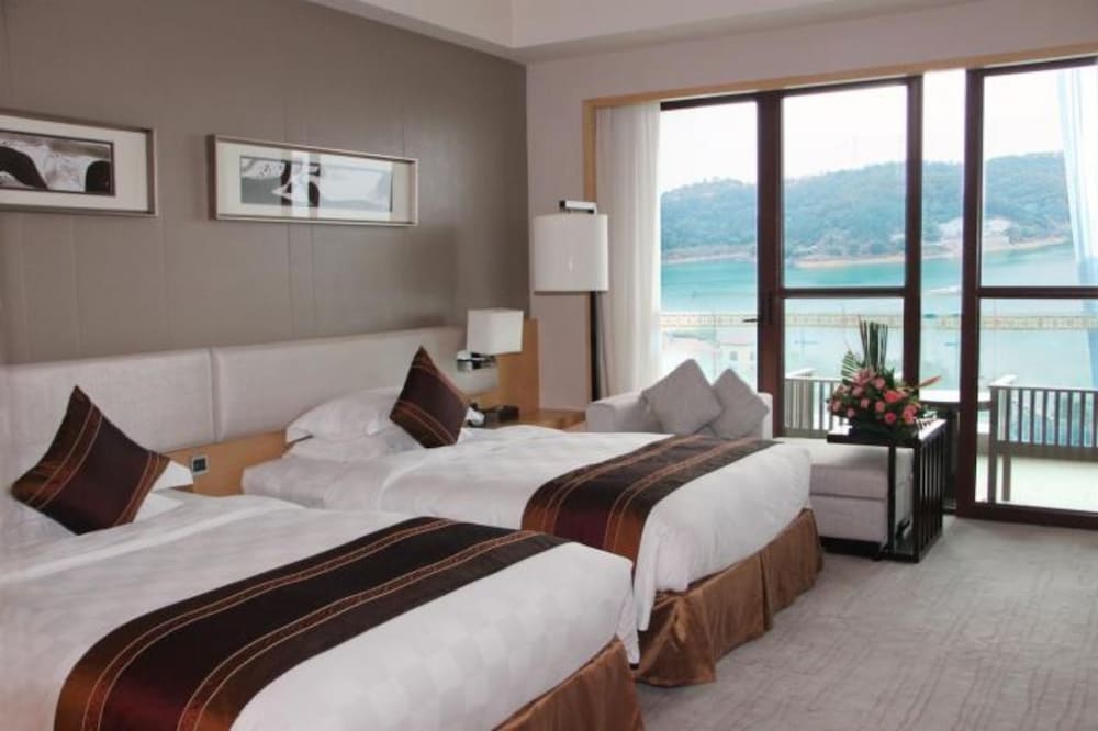 Deluxe Double or Twin Room, River View photo 3