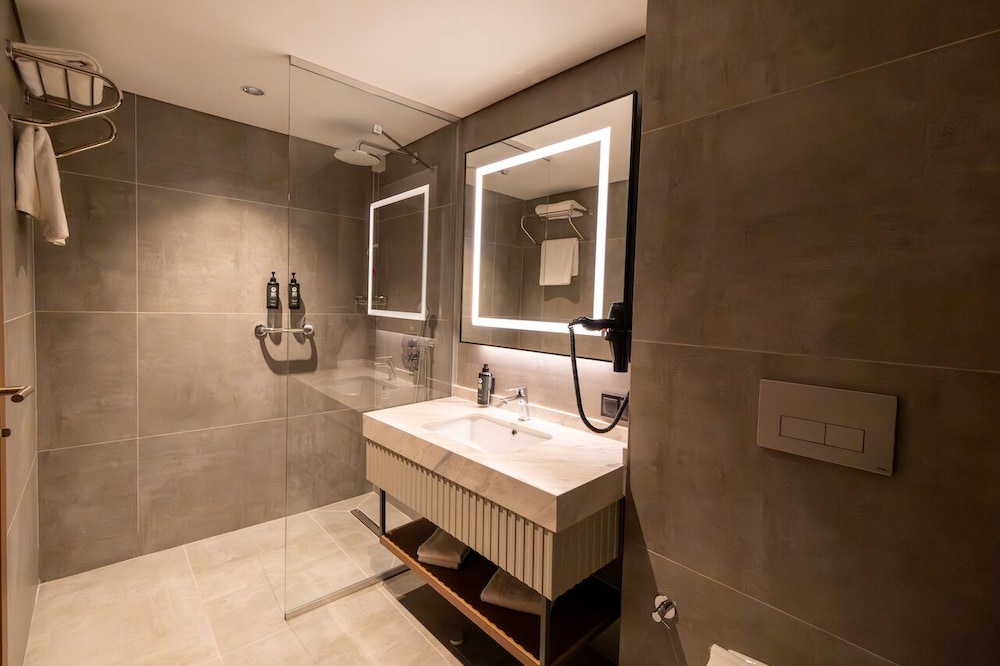 Standard Room, Multiple Beds, Non Smoking (Inside Garden)