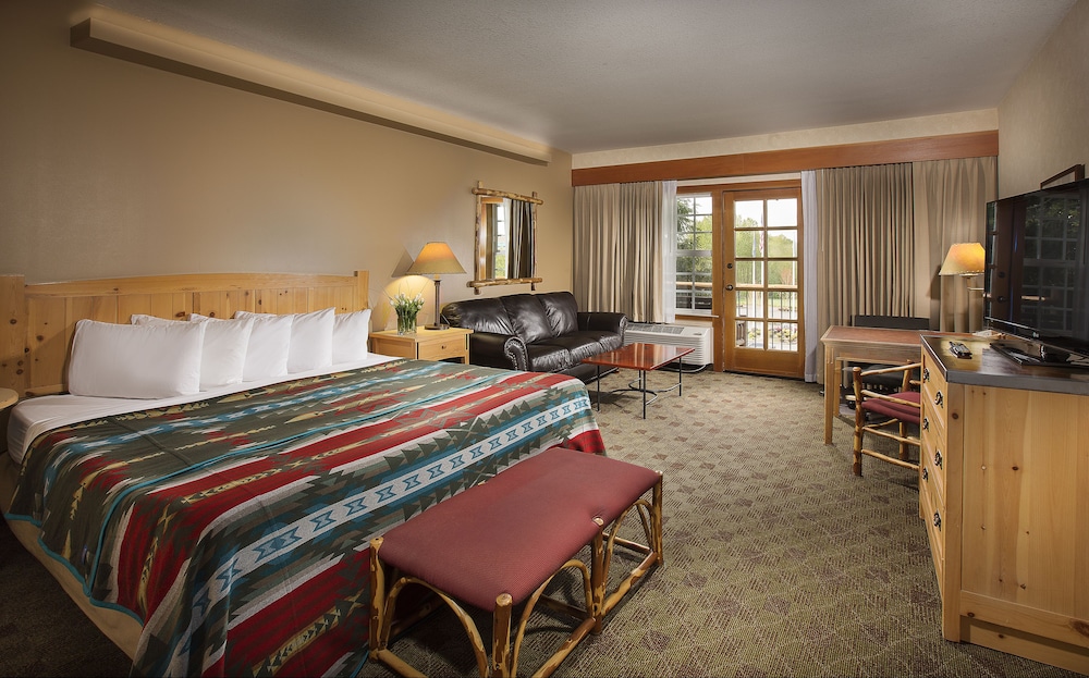 Superior Room, 1 King Bed photo 3