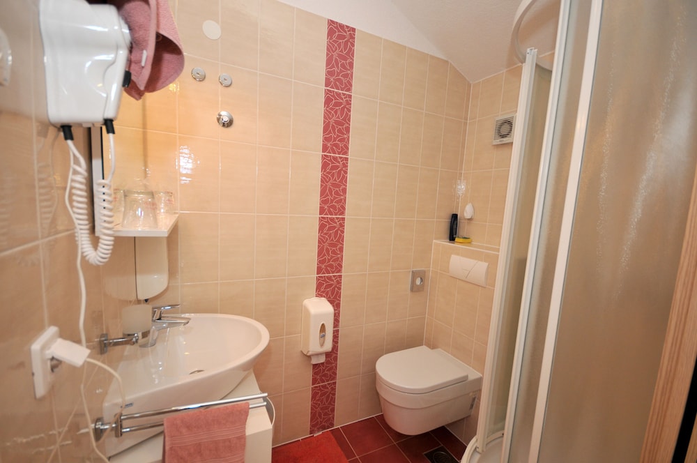Double Room - Photo 7