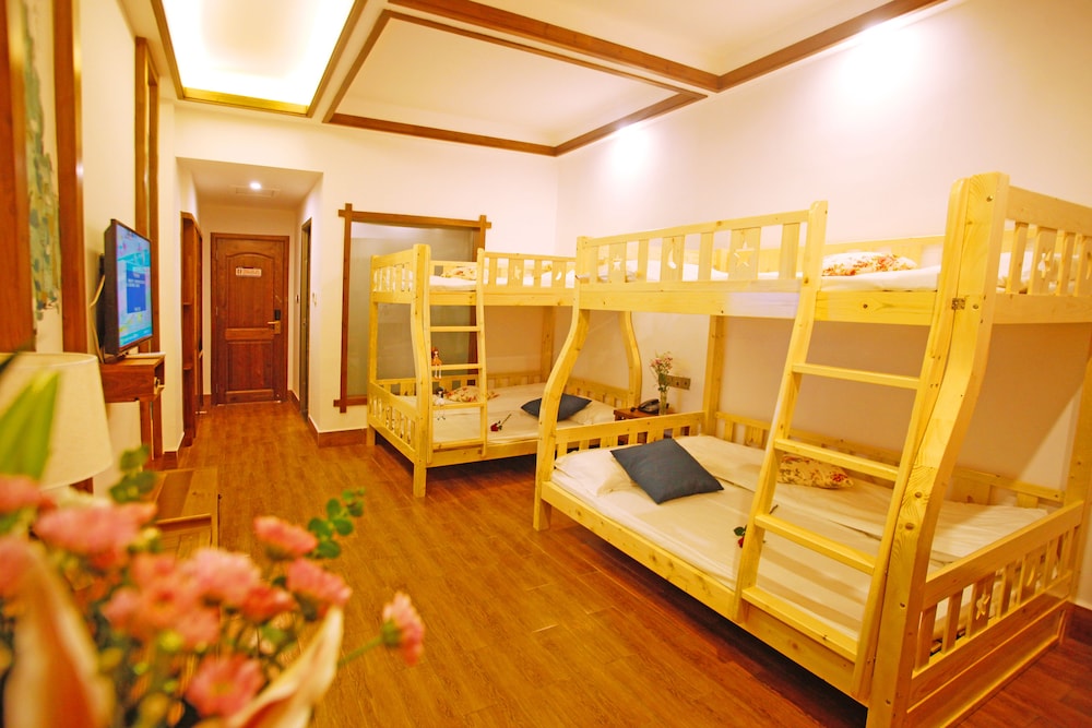 Grand Family Room photo 1