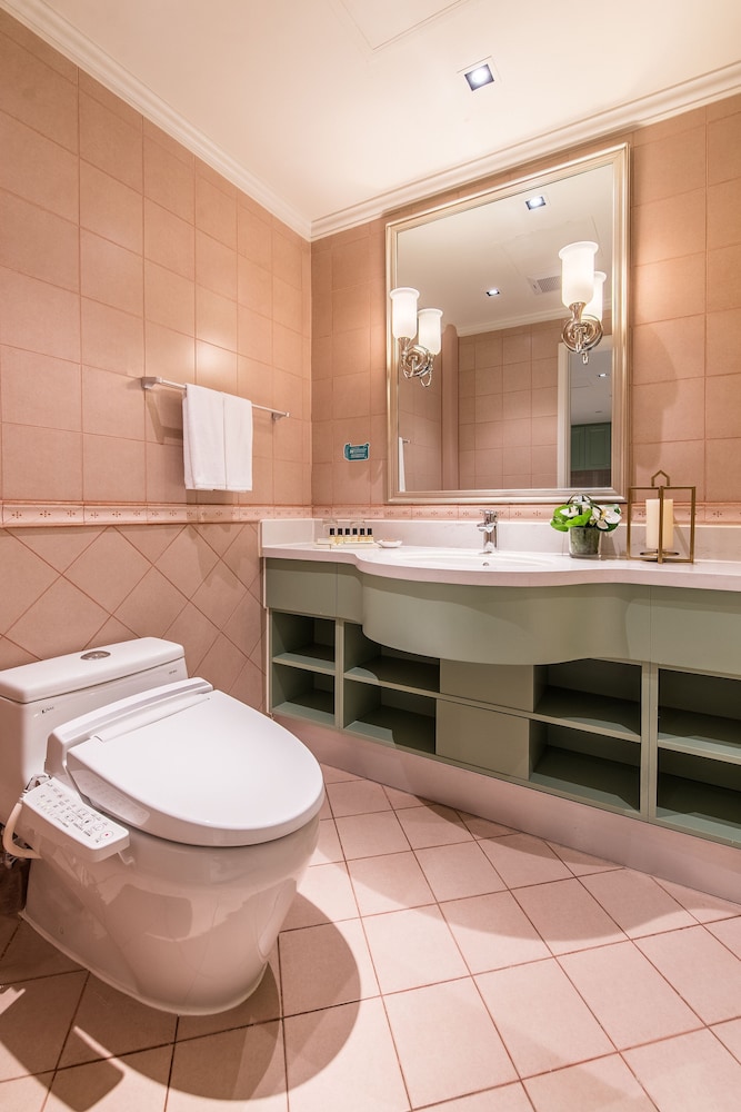 One Bedroom Premier thumbnail 5