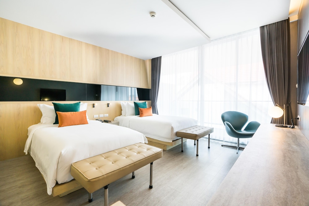 Deluxe Room - Photo 7