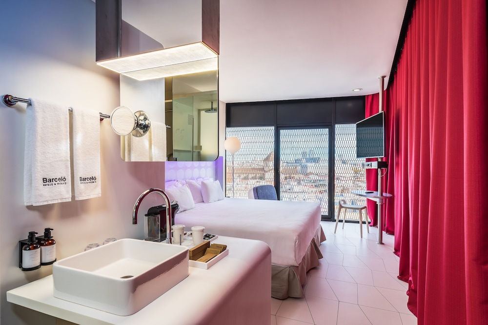Deluxe Room, City View photo 2