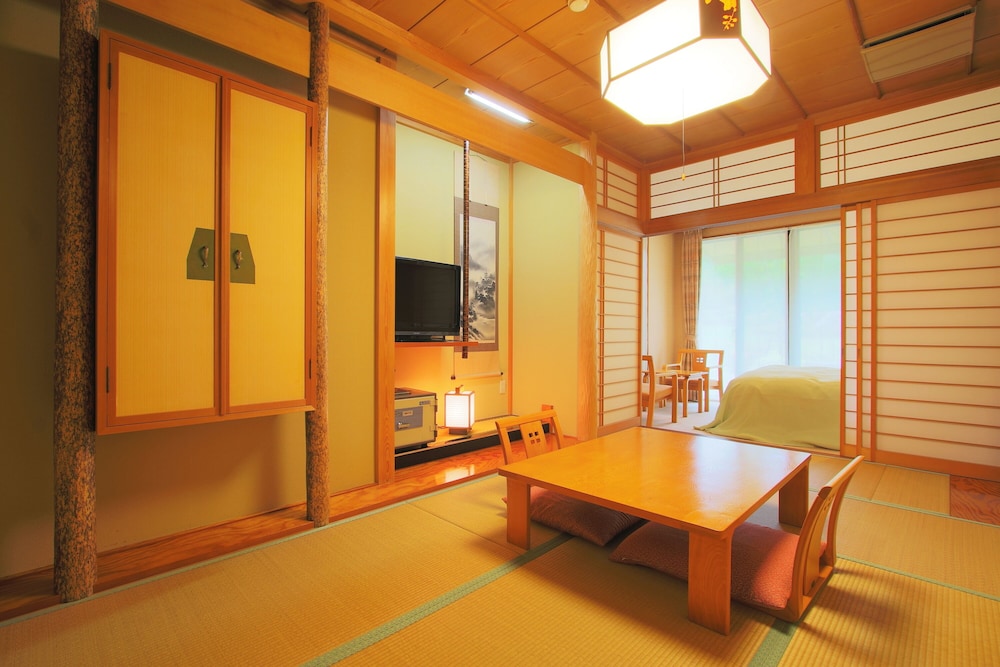 Standard Family Room (101) - Photo 1