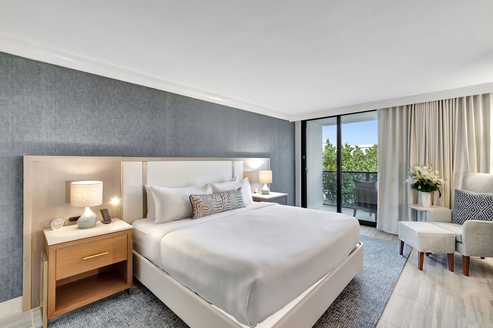 Standard Room, 1 King Bed, Garden View (King Balcony Garden View) - Photo 5