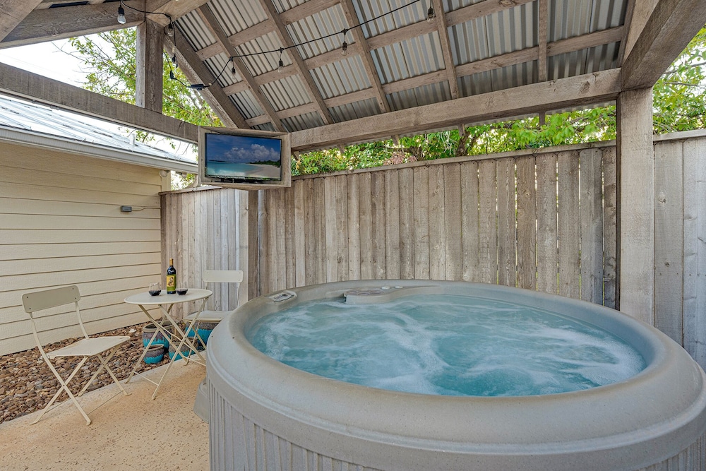 House, 1 King Bed, Hot Tub photo 1