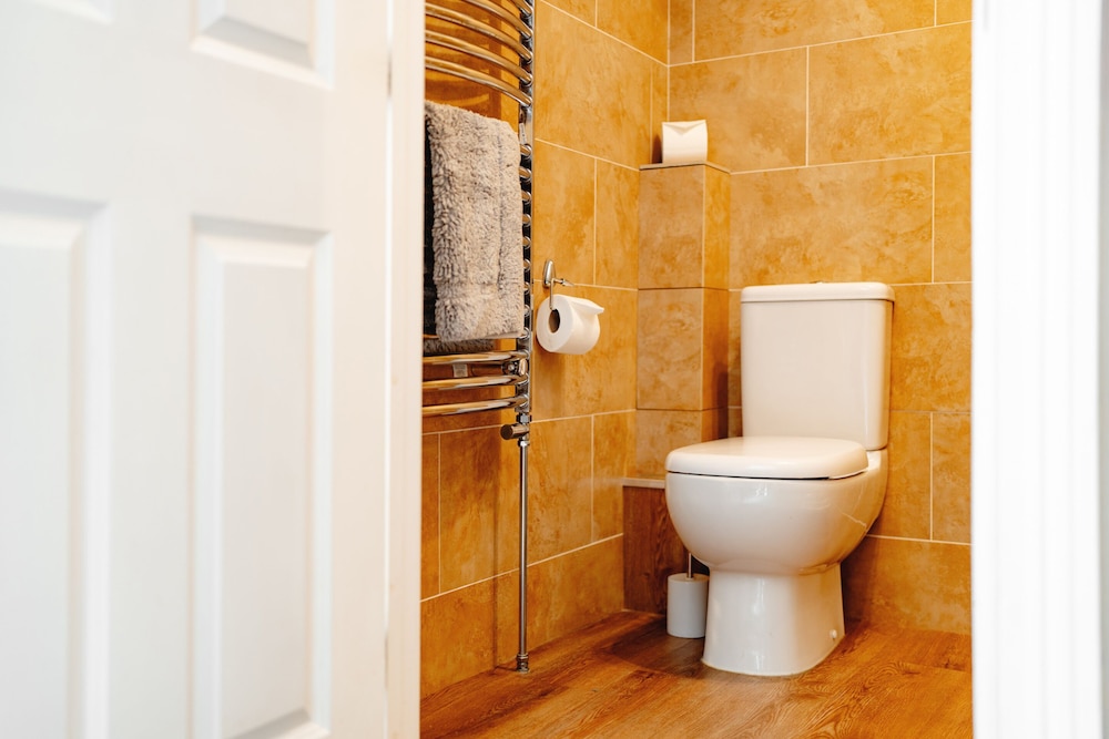 Deluxe Double Room, Ensuite - Photo 4