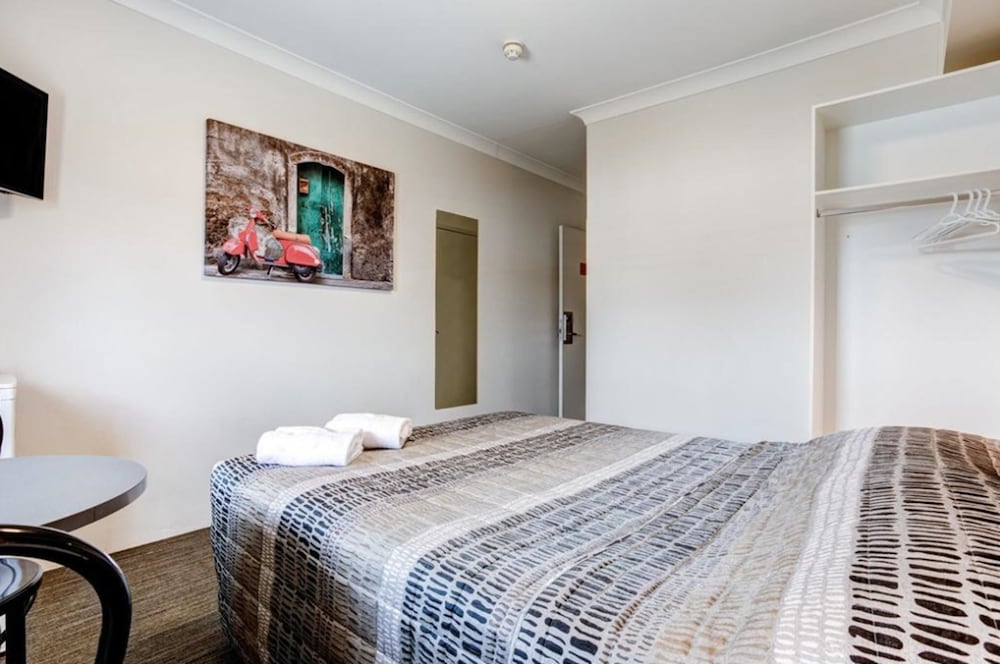 Standard Queen Room photo 1