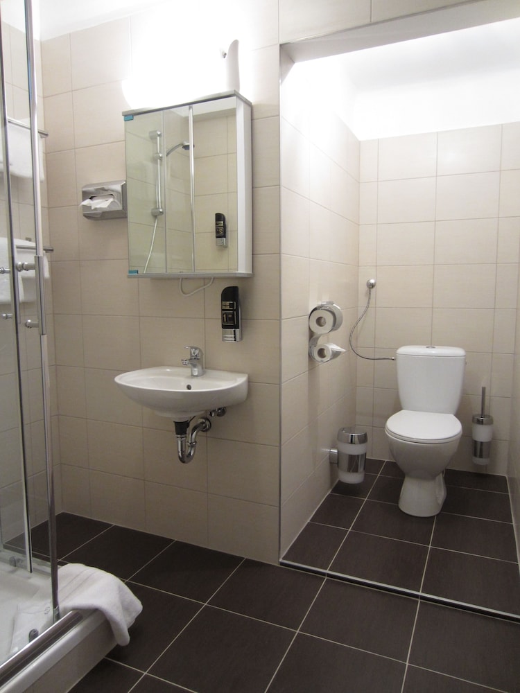 Standard Triple Room photo 2
