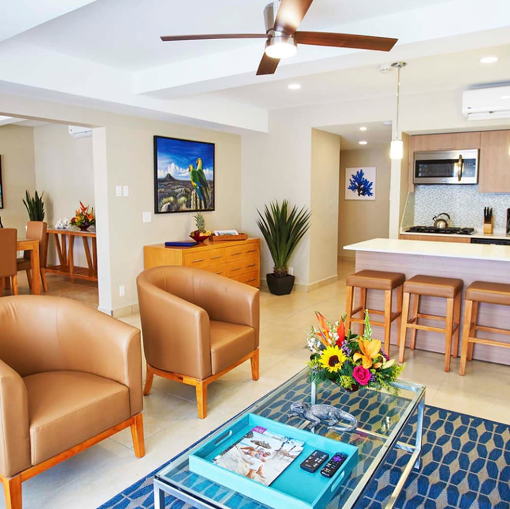 Suite, 1 Bedroom - Photo 3