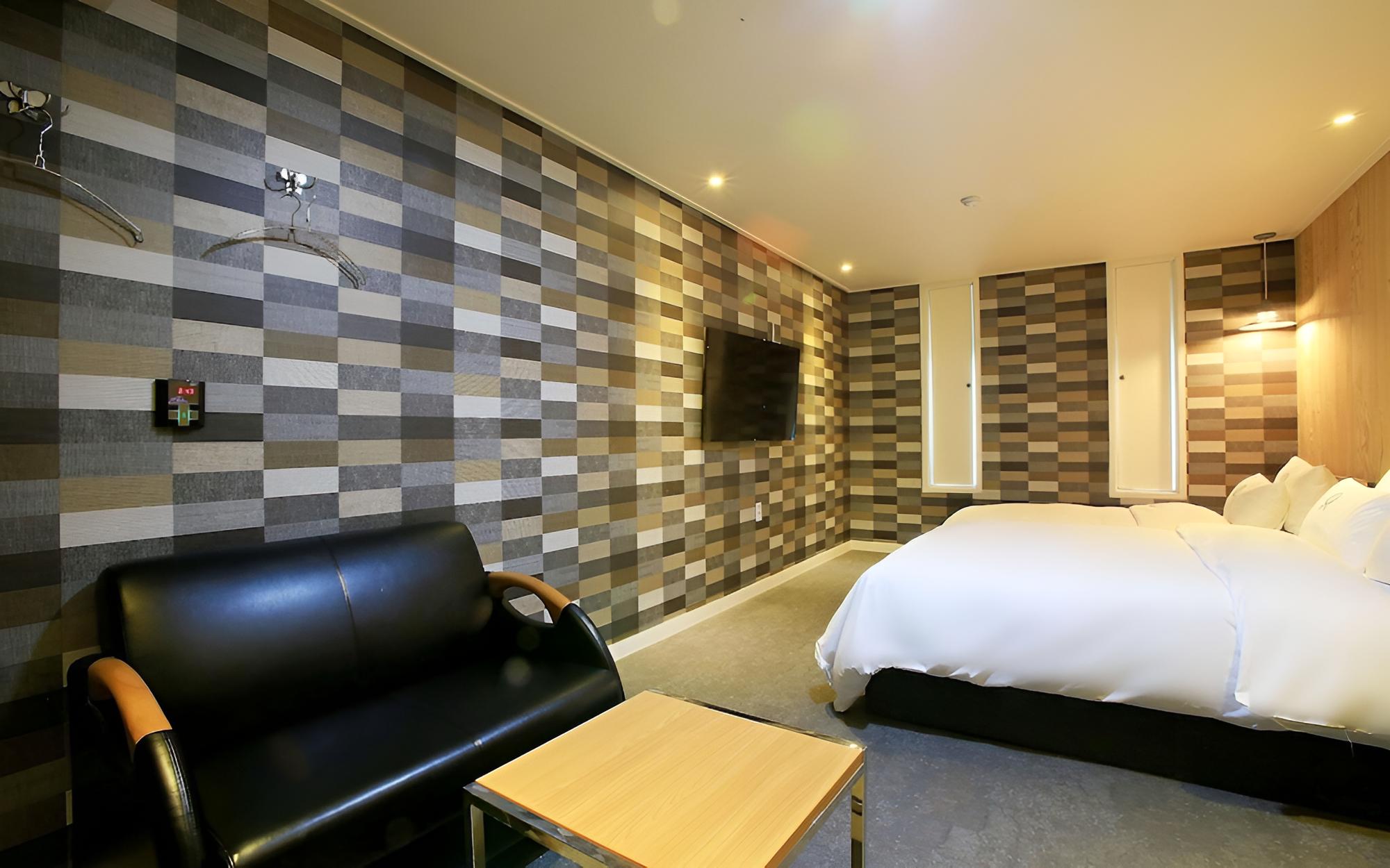 Room (Premium Twin (OTT Styler)) - Photo 20