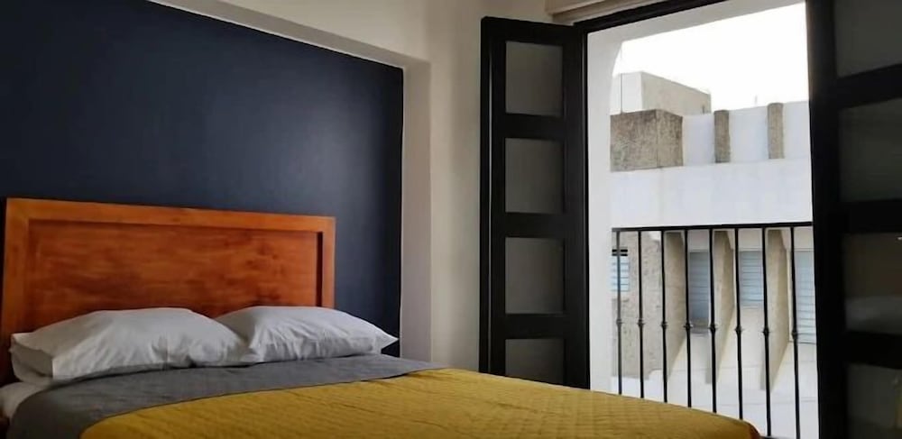 Single Room, Balcony