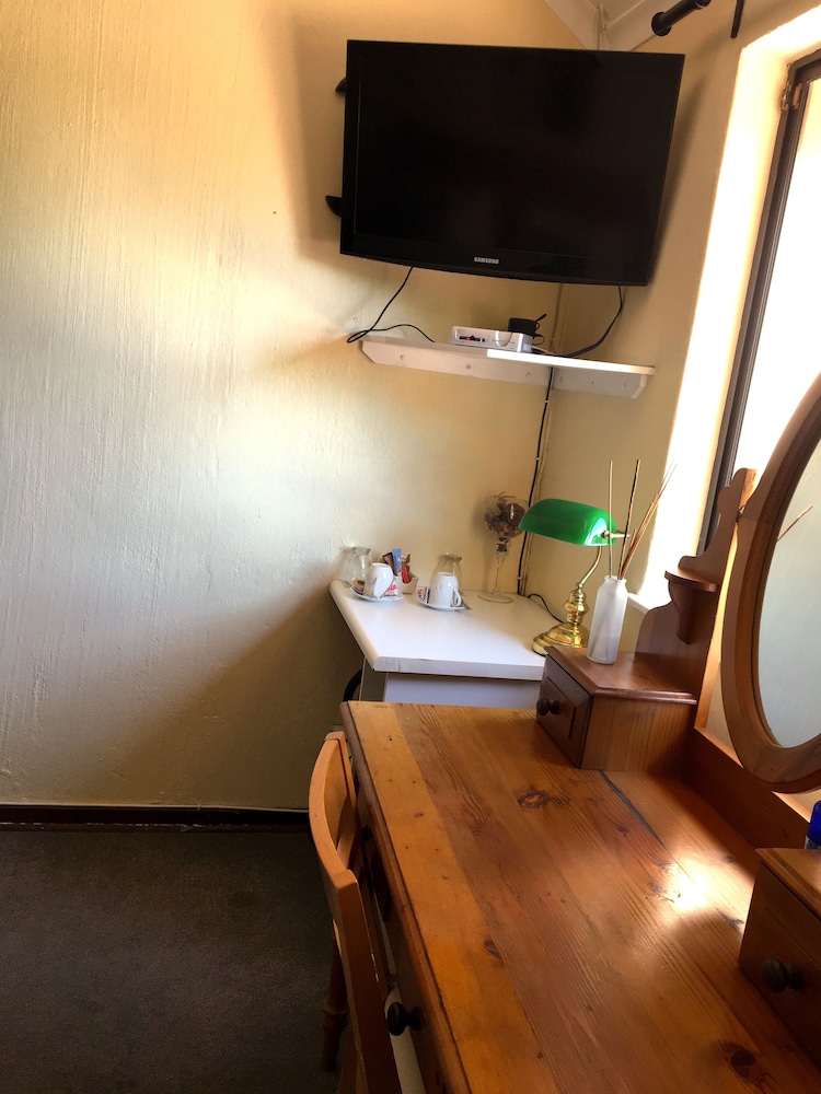 Room (E) photo 3