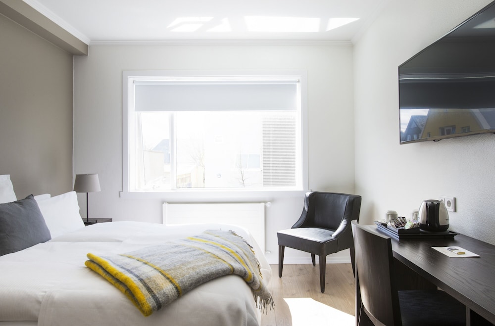 Standard Double or Twin Room - Photo 13