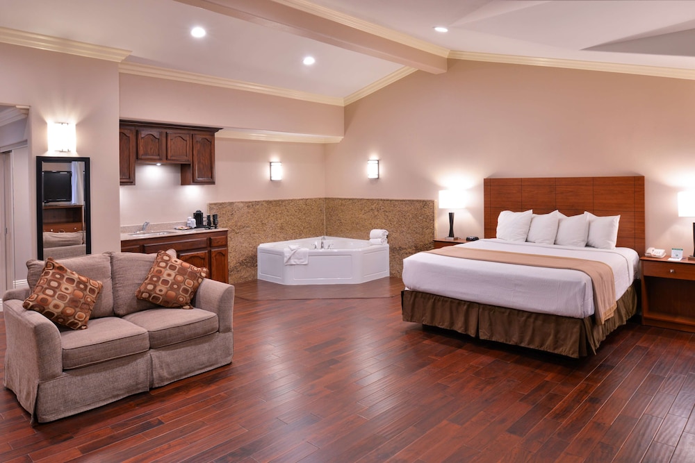 Suite, 1 King Bed, Non Smoking, Jetted Tub