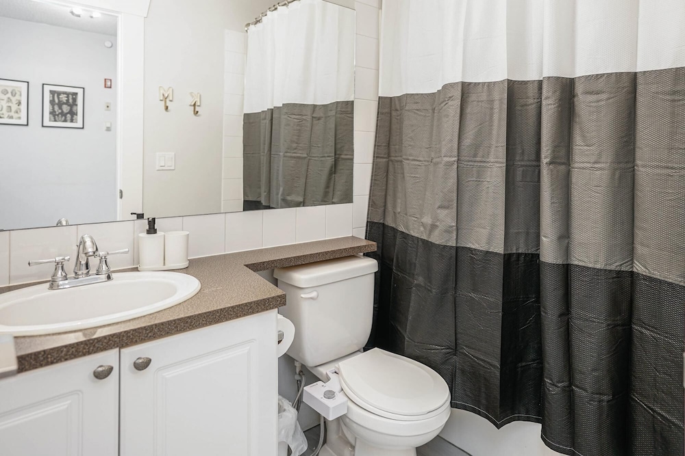 Cozy Condo w Parking Wifi Coffee - 5min2stampede, Billede 16
