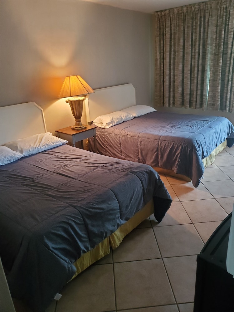 Basic Double Room, Multiple Beds - Photo 1