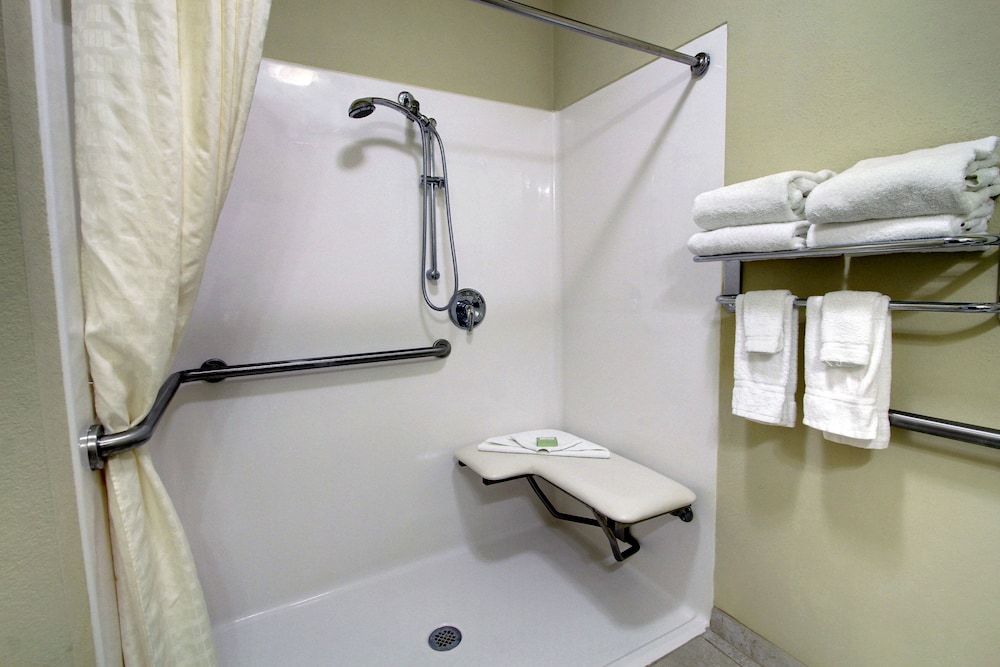 Room, 2 Queen Beds, Accessible, Non Smoking - Photo 4