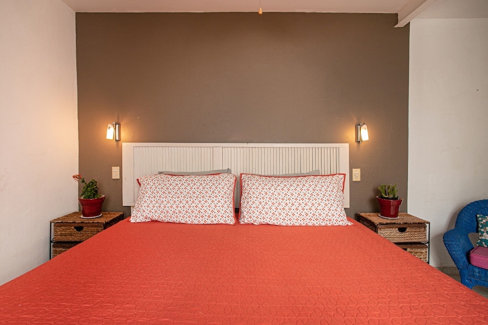 Department E: one bedroom king size bed photo 2