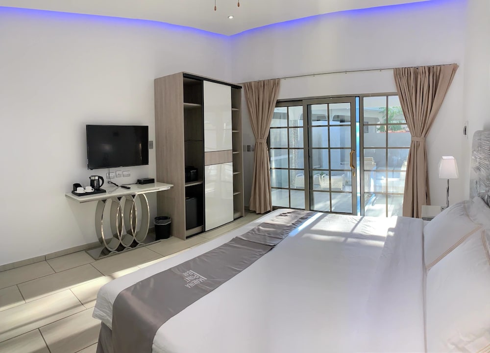 Laguna with Pool Access - Photo 3