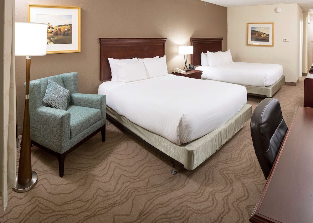 Two Queen Beds, Non-Smoking - Photo 2