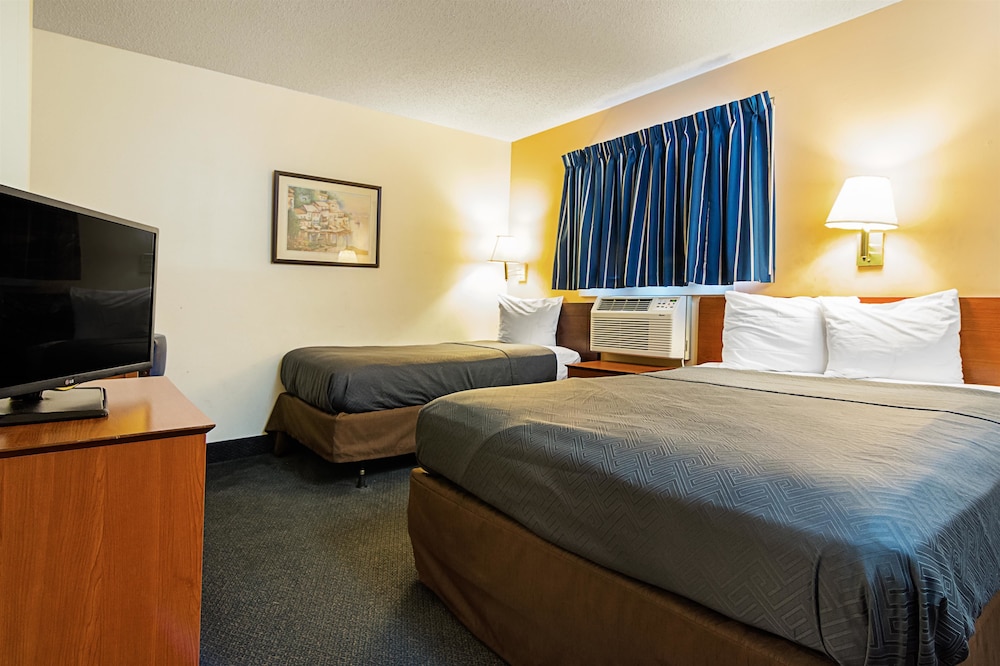 Deluxe Suite, 2 Queen Beds, Non Smoking, Kitchenette - Photo 3