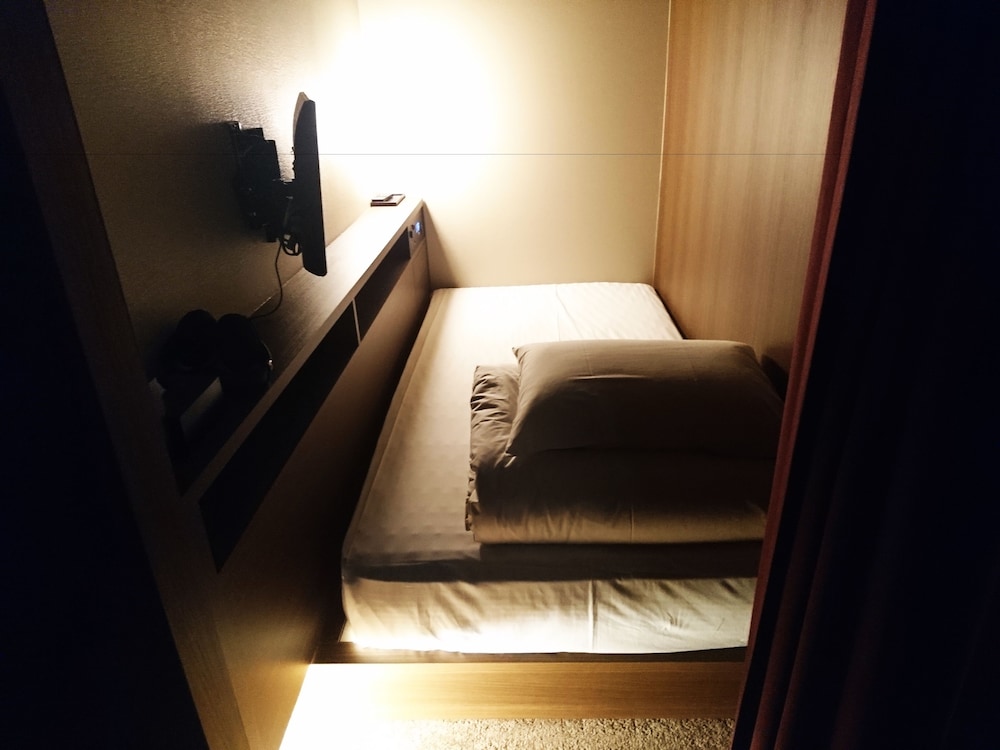 Basic Single Room, Mixed Dorm