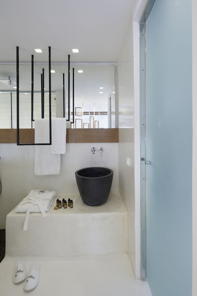 Deluxe Suite, Hot Tub - Photo 15