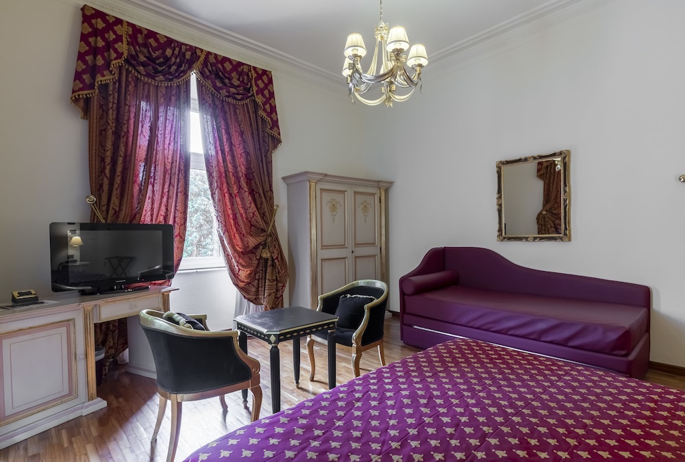 Quadruple Room - Photo 13
