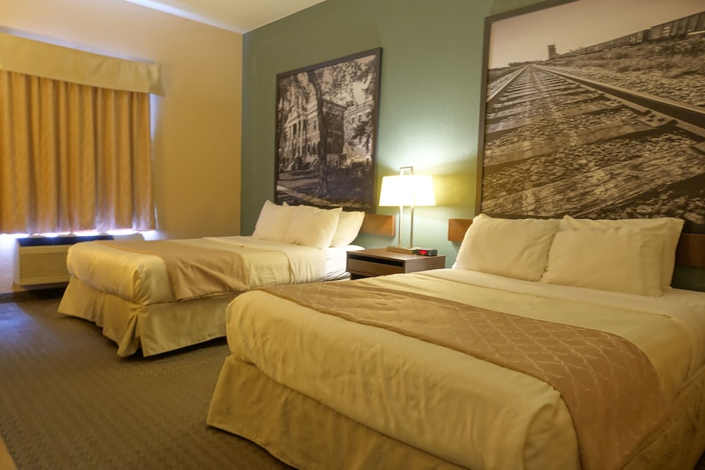 Room, 2 Queen Beds photo 3