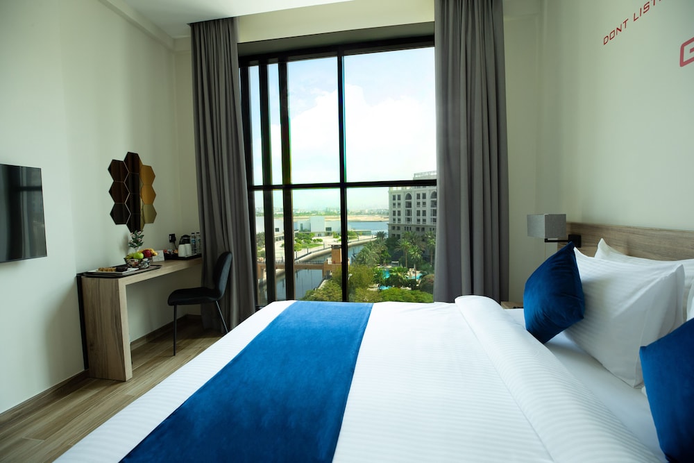 Deluxe Double Room, 1 King Bed (includes 25% off F&B)