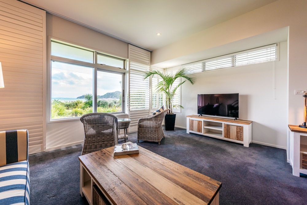 Luxury Studio Suite, 1 King Bed, Sea View photo 3
