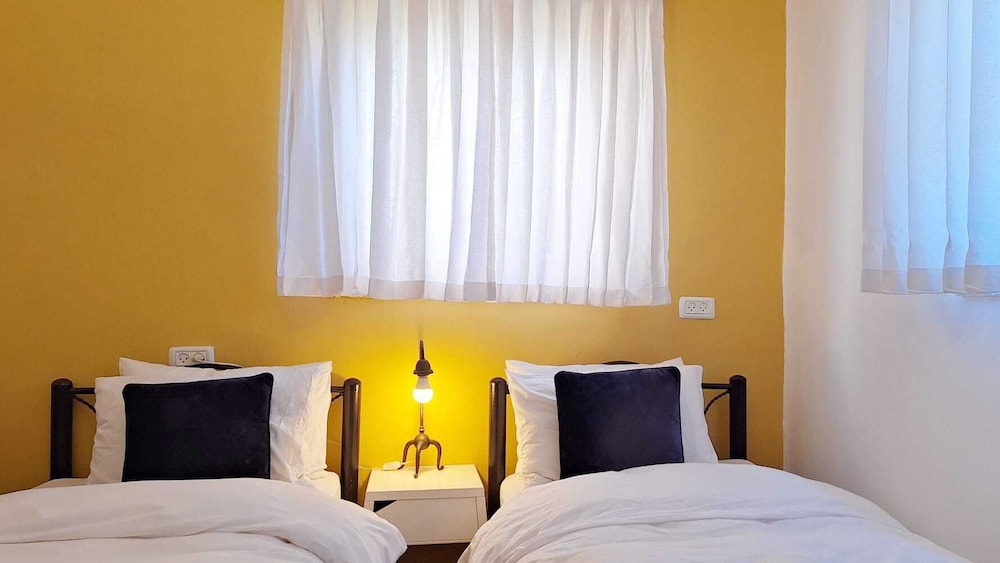 Basic Double or Twin Room, 2 Twin Beds (Tzefania Hotel 306)