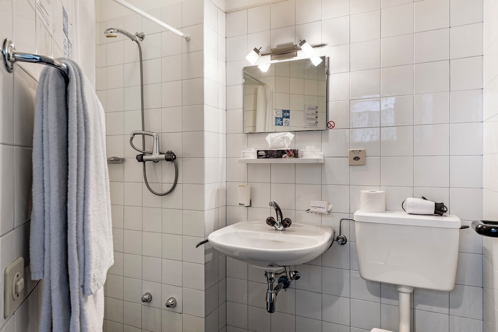 Standard Studio (Chiasso Apartments 204) photo 2