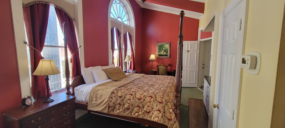 Deluxe Studio Suite, 1 King Bed, Non Smoking photo 3