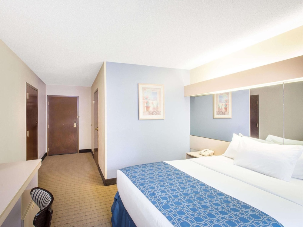 Room, 1 Queen Bed, Non Smoking - Photo 5