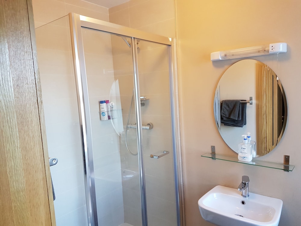 Comfort Double or Twin Room, Multiple beds: Breakfast NOT incl photo 3