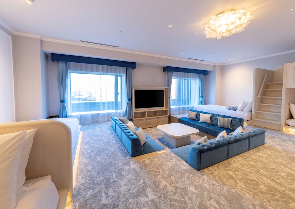 SPACIOUS ROOM [BRIGHT], Non Smoking (Breakfast Included) - Photo 1