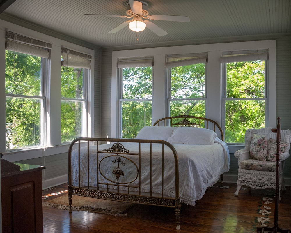 Traditional Room, 1 Queen Bed (Tower)